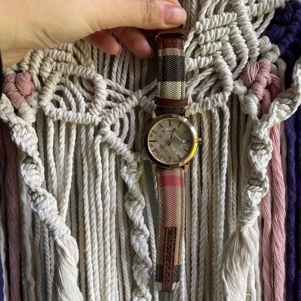 authentic Burberry watch - Picture 5 of 5